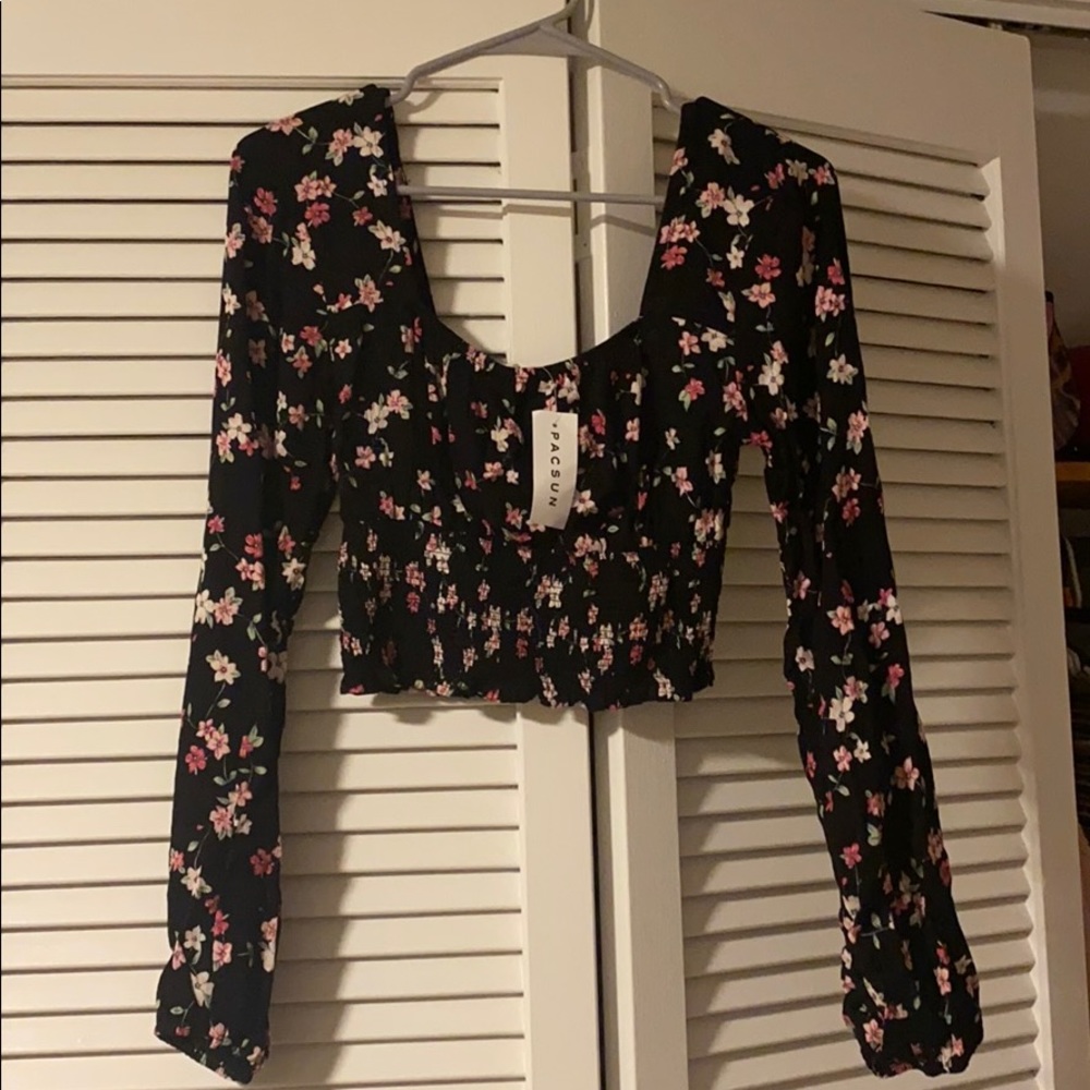 Pacsun Floral long sleeved crop top NWT size M